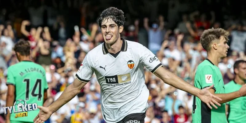 Guerra gia nhập giúp MU kiểm soát trung tuyến