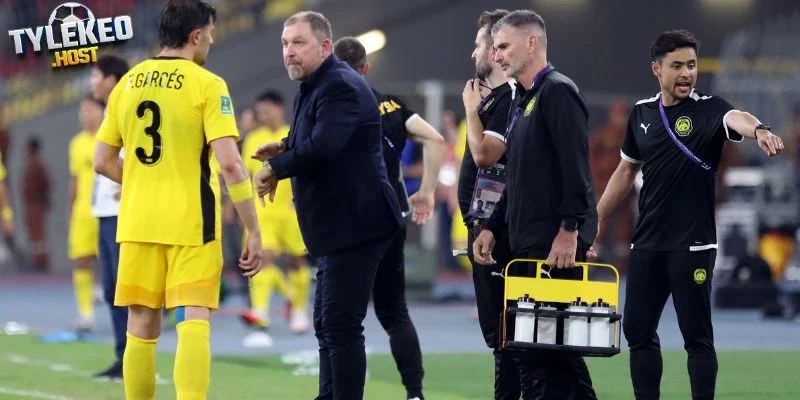 Cklamovski bất bại vẫn mất tất cả, Rashford dần hết cửa ở Barca