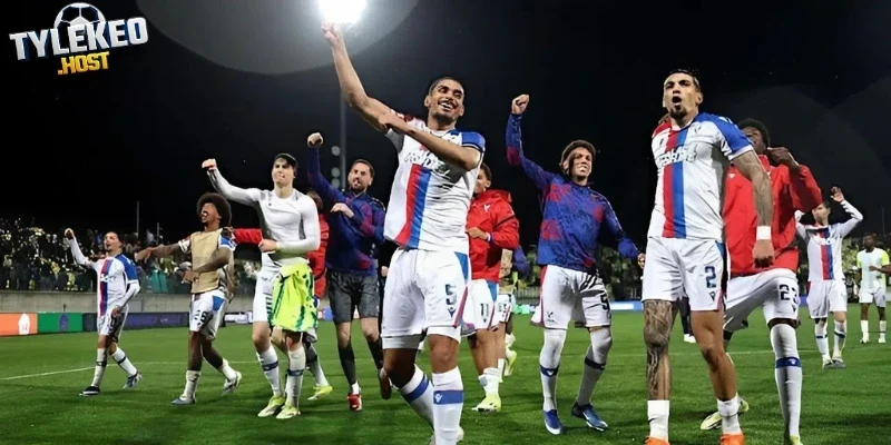 Mưa thẻ đỏ tại Conference League, 8 ông lớn phải đổ mồ hôi hột